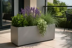 Quali piante abbinare in una fioriera da esterni elegante? Soluzioni che valorizzano il design del terrazzo